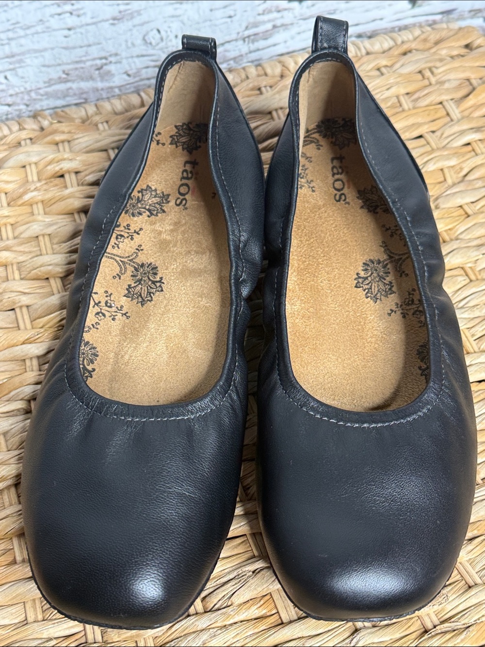 Taos Chit Chat Black Leather Slip-On Ballet Flats - Picture 4 of 9